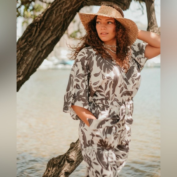 ❌❌ SOLD LPH❌❌Lexbreezy Hawaii 🌺 Boutique Collection Jumpsuit - Picture 3 of 11